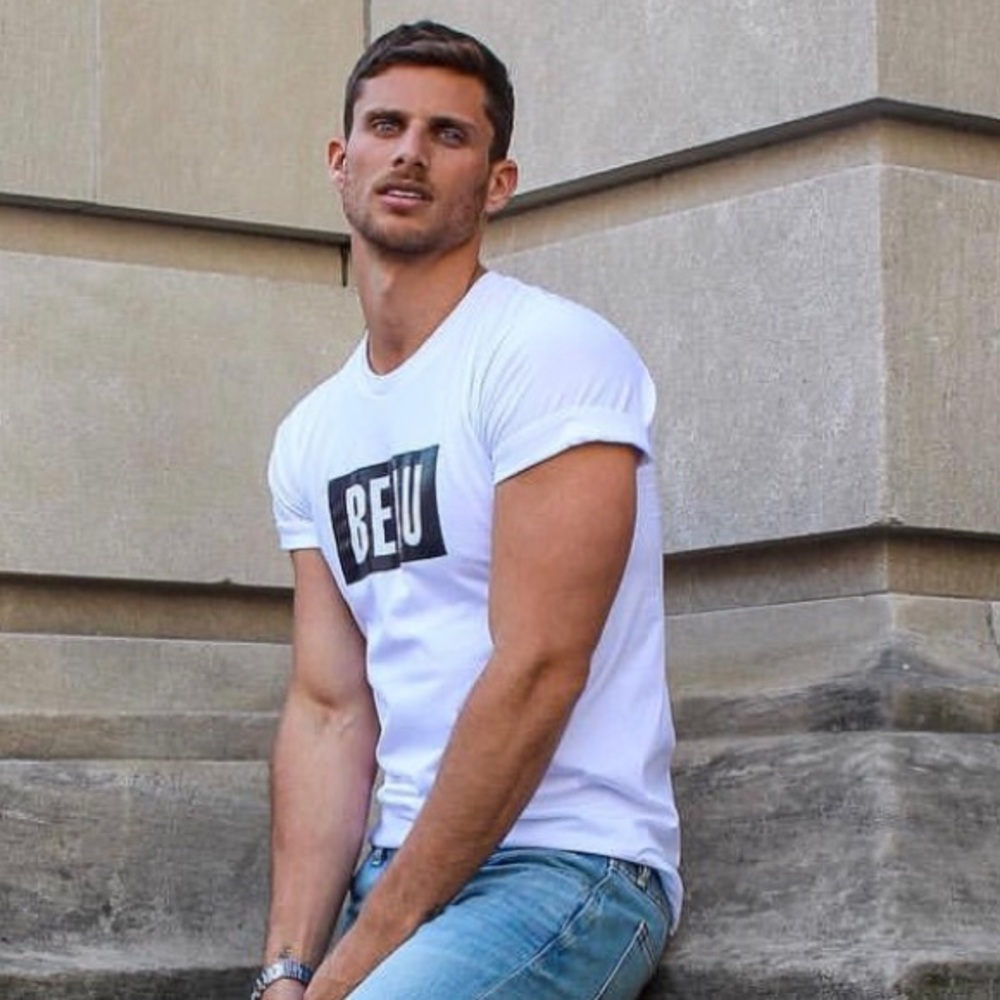 BEAU WHITE tee